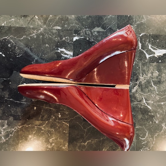❤️WAS $100 Kate Spade Burgundy Patent Leather Wedge Heels - Picture 7 of 12